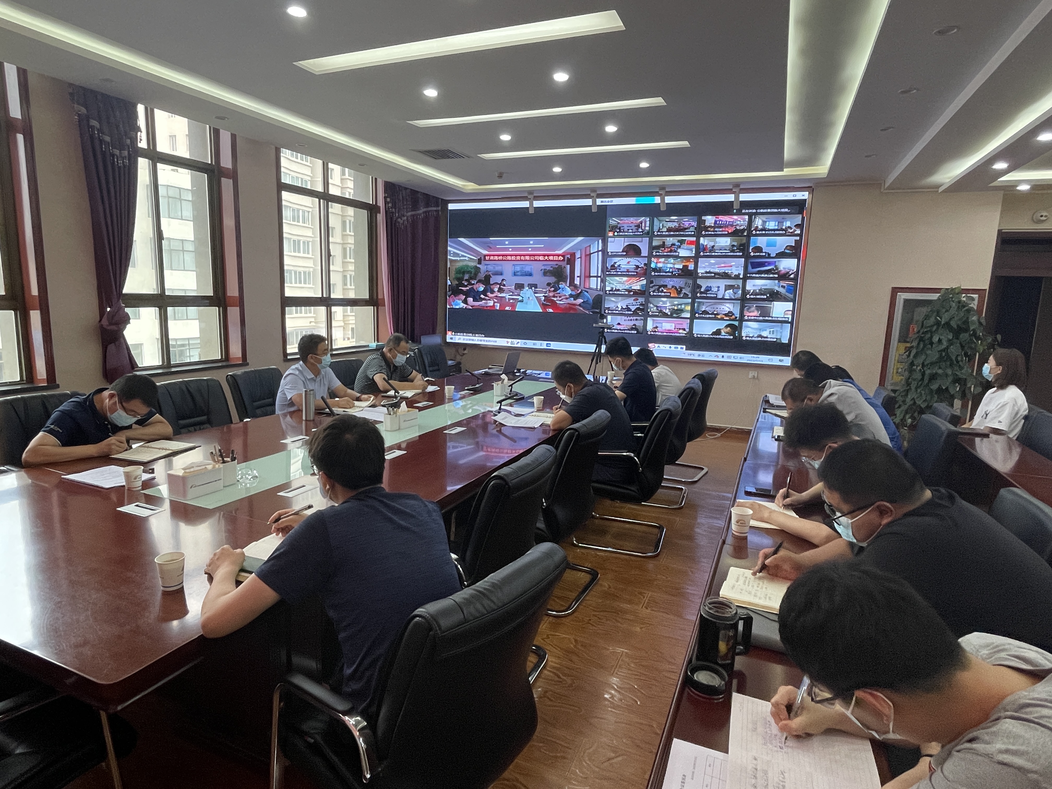 會(huì)議照片(1).jpg 會(huì)議照片(1).jpg